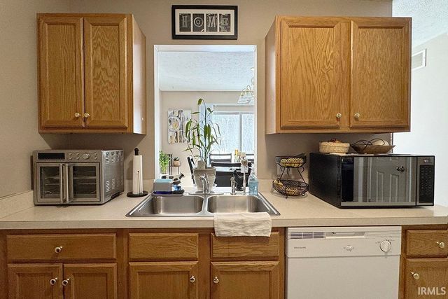 2015 Autumn Ridge Lane, Elkhart, IN 46514