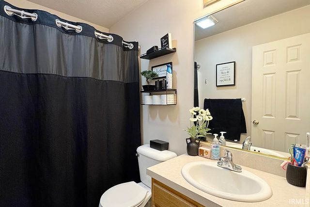 2015 Autumn Ridge Lane, Elkhart, IN 46514