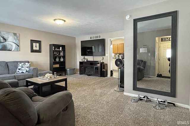 2015 Autumn Ridge Lane, Elkhart, IN 46514