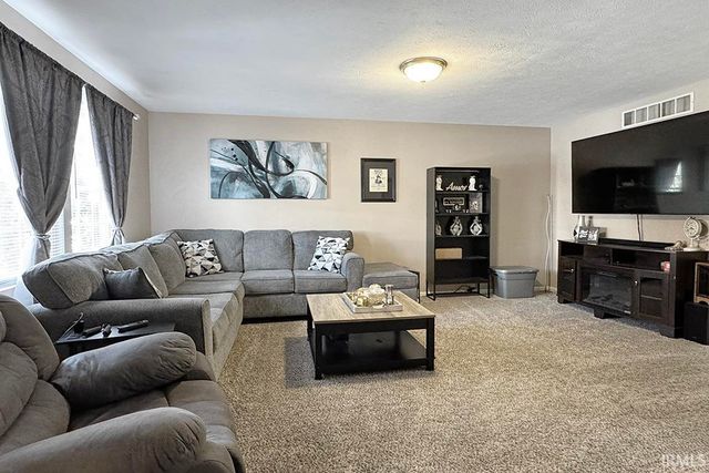 2015 Autumn Ridge Lane, Elkhart, IN 46514