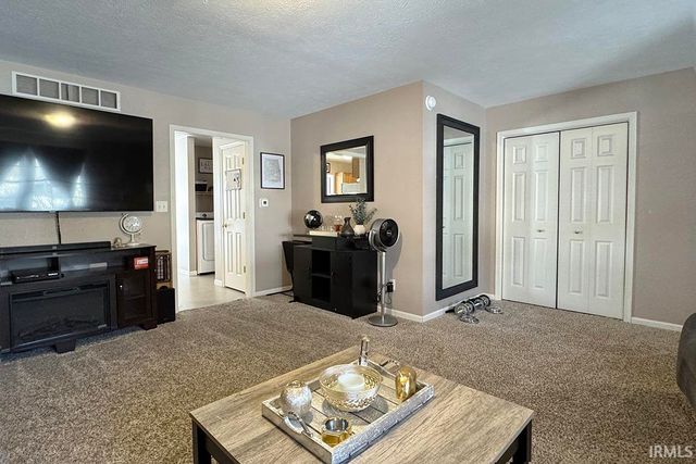 2015 Autumn Ridge Lane, Elkhart, IN 46514