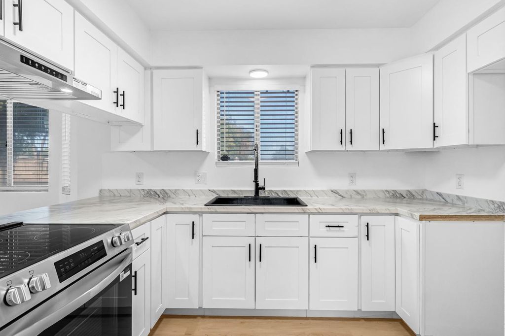 Image 10 of property listing at 4194 N Cornelia Avenue, Fresno, CA 93722