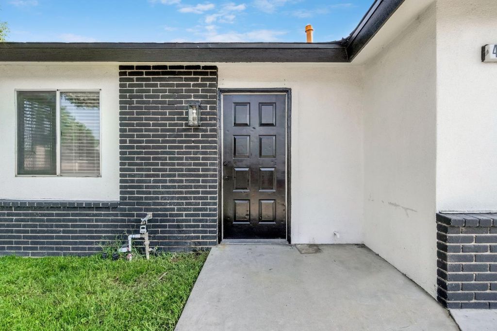 Image 4 of property listing at 4194 N Cornelia Avenue, Fresno, CA 93722