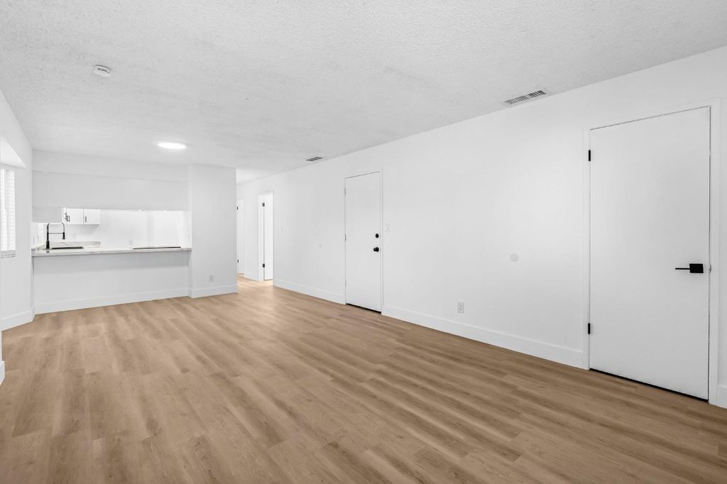 Image 6 of property listing at 4194 N Cornelia Avenue, Fresno, CA 93722