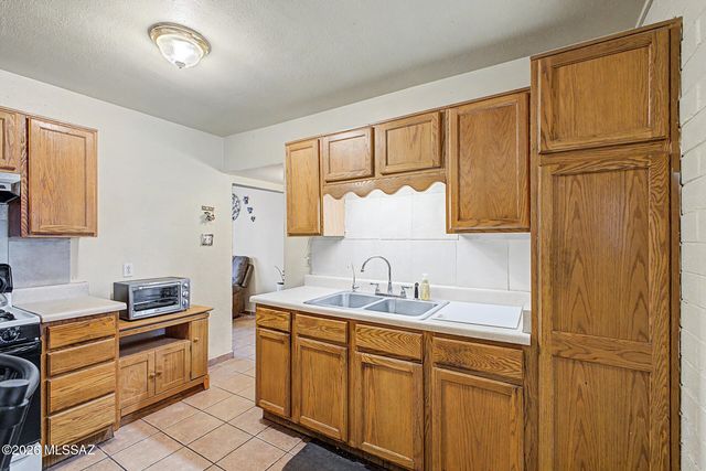 2826 E Rickey Vista, Tucson, AZ 85713