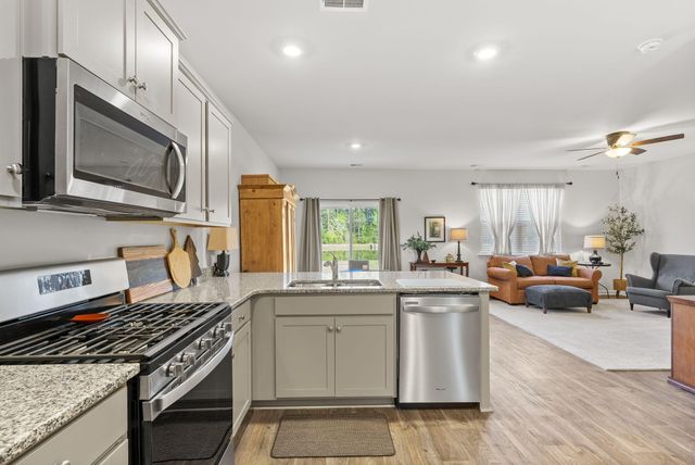 162 Oakwood Boulevard, Summerville, SC 29486