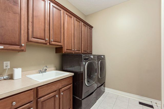 2540 Silverleaf Drive, Powell, OH 43065