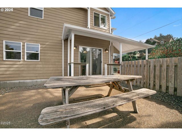1845 Nw 30TH St, Lincoln City, OR 97367