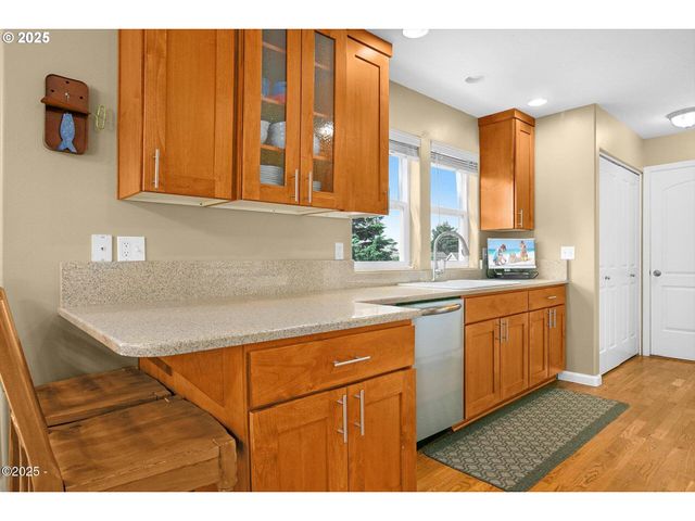 1845 Nw 30TH St, Lincoln City, OR 97367
