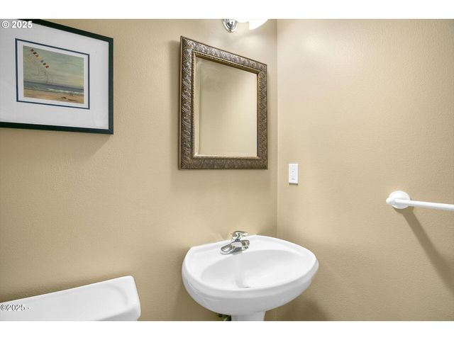 1845 Nw 30TH St, Lincoln City, OR 97367