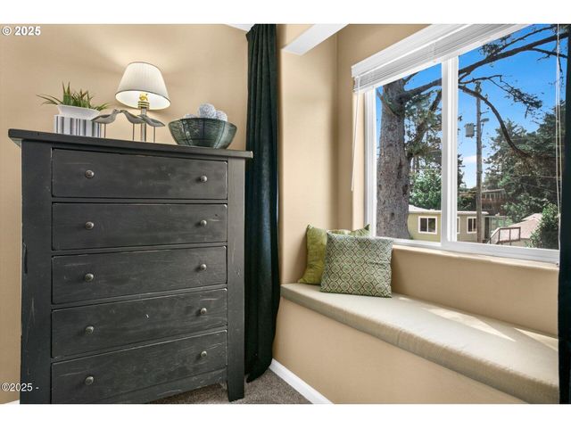1845 Nw 30TH St, Lincoln City, OR 97367