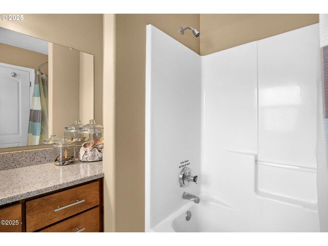 1845 Nw 30TH St, Lincoln City, OR 97367