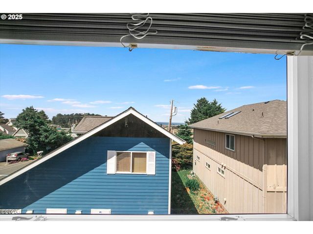 1845 Nw 30TH St, Lincoln City, OR 97367