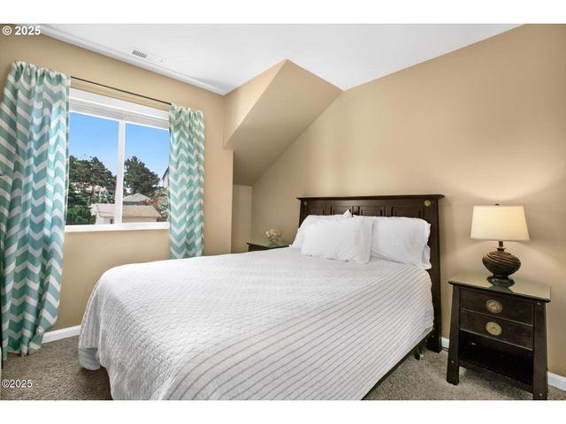 1845 Nw 30TH St, Lincoln City, OR 97367