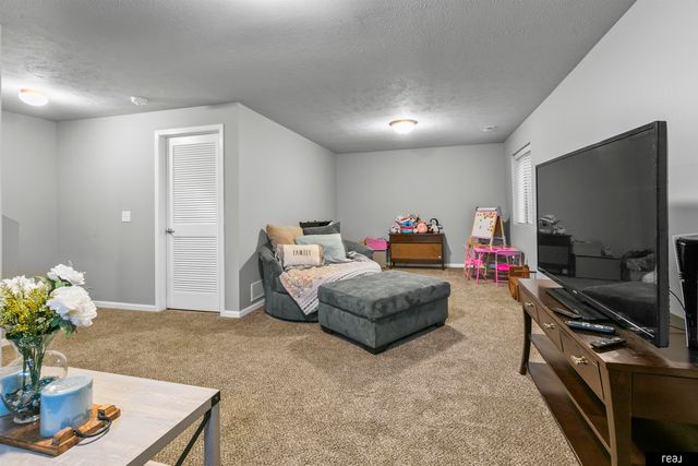 9110 Potter Street, Omaha, NE 68122