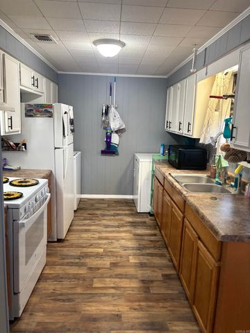 504 S Pine Street, Hope, AR 71801