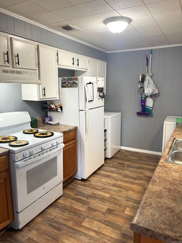 504 S Pine Street, Hope, AR 71801