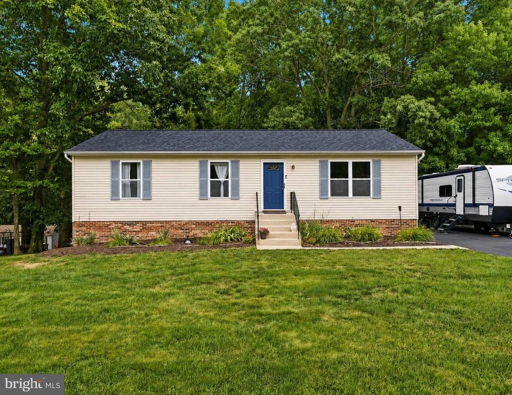 7860 PINE BLVD, Lusby, MD 20657