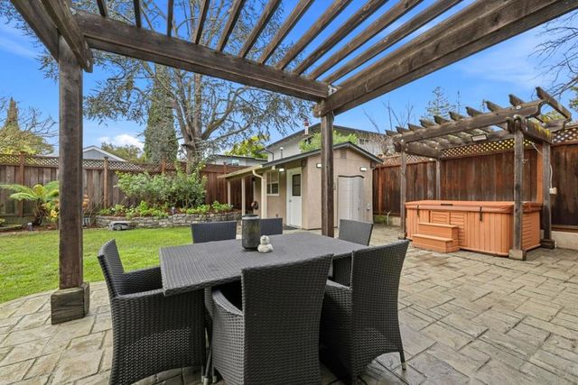 118 Alexander Avenue, Redwood City, CA 94061