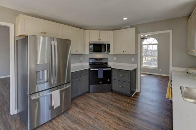 1131 N Mohican Court, Independence, MO 64056