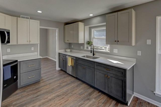 1131 N Mohican Court, Independence, MO 64056