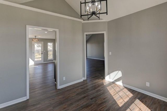 1131 N Mohican Court, Independence, MO 64056