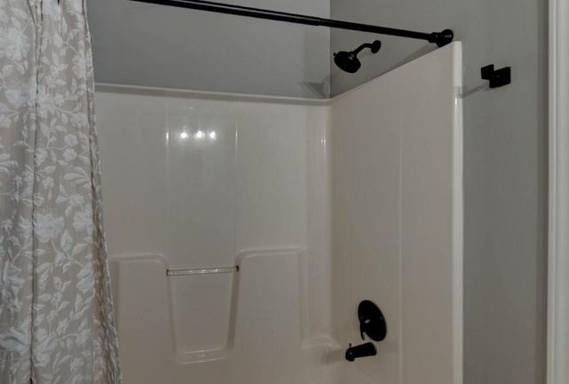 1131 N Mohican Court, Independence, MO 64056