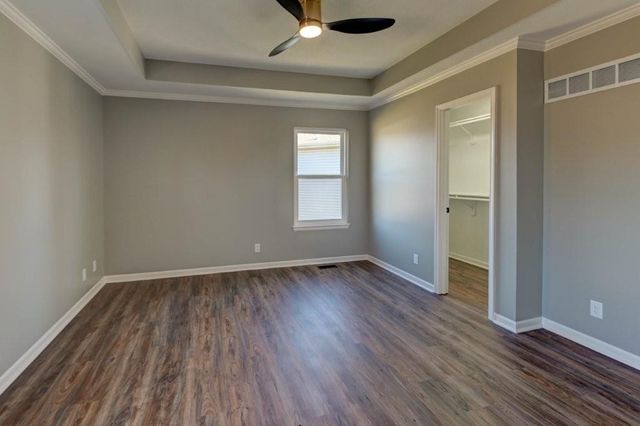 1131 N Mohican Court, Independence, MO 64056