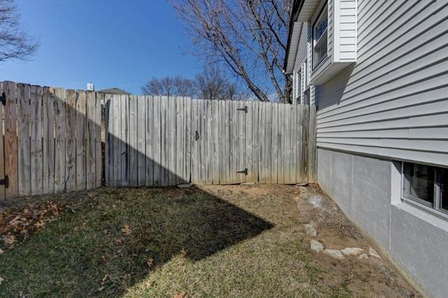 1131 N Mohican Court, Independence, MO 64056