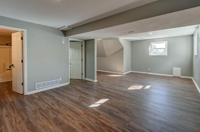 1131 N Mohican Court, Independence, MO 64056