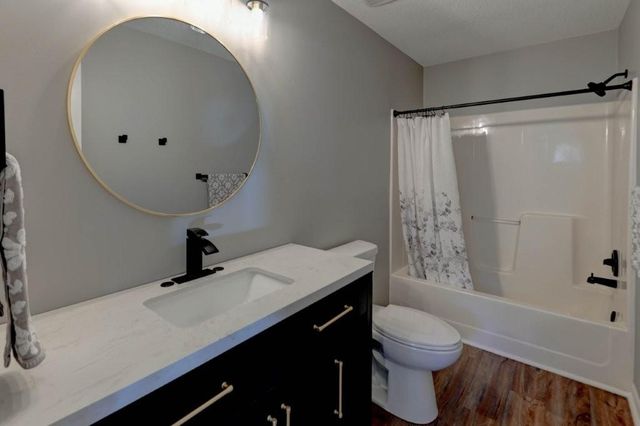 1131 N Mohican Court, Independence, MO 64056