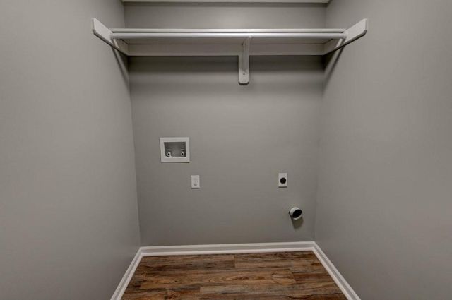 1131 N Mohican Court, Independence, MO 64056