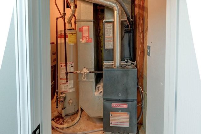 1131 N Mohican Court, Independence, MO 64056