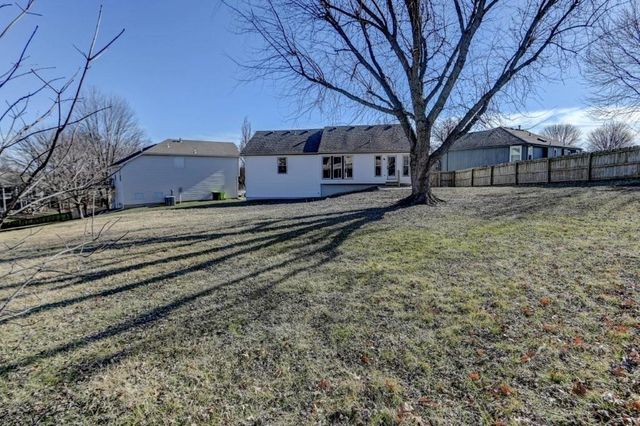 1131 N Mohican Court, Independence, MO 64056