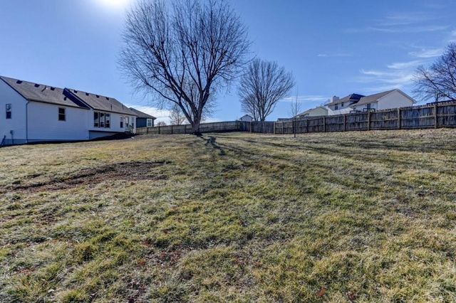 1131 N Mohican Court, Independence, MO 64056