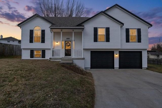 1131 N Mohican Court, Independence, MO 64056
