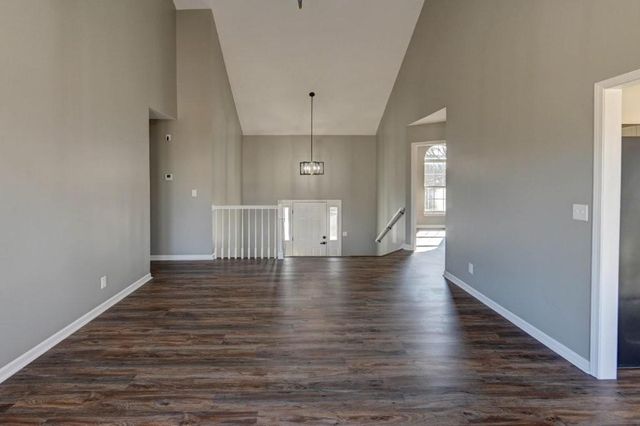 1131 N Mohican Court, Independence, MO 64056