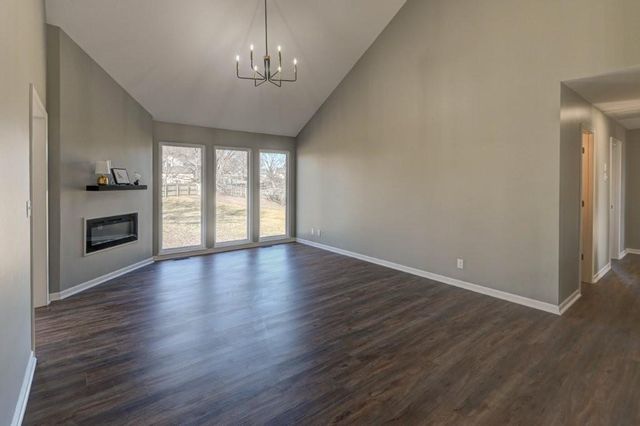 1131 N Mohican Court, Independence, MO 64056