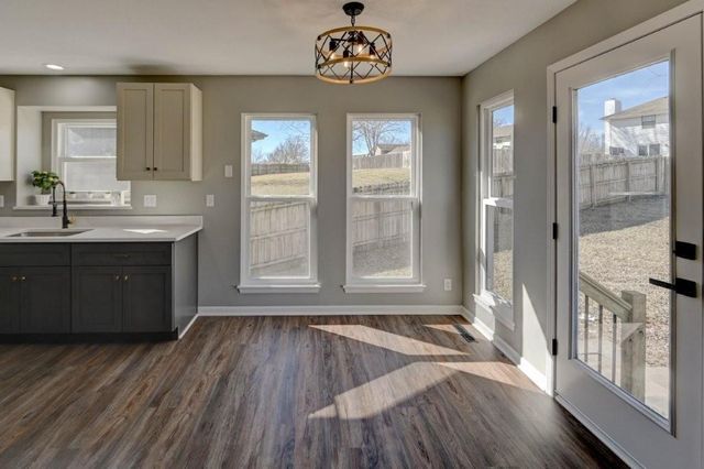 1131 N Mohican Court, Independence, MO 64056