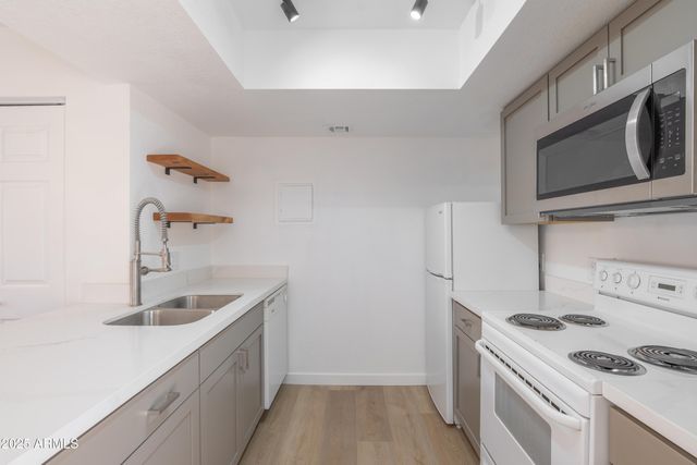 4240 N LONGVIEW Avenue 17, Phoenix, AZ 85014