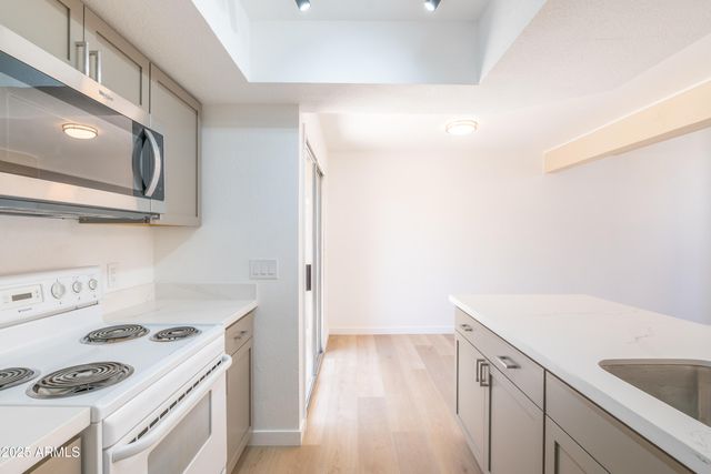 4240 N LONGVIEW Avenue 17, Phoenix, AZ 85014