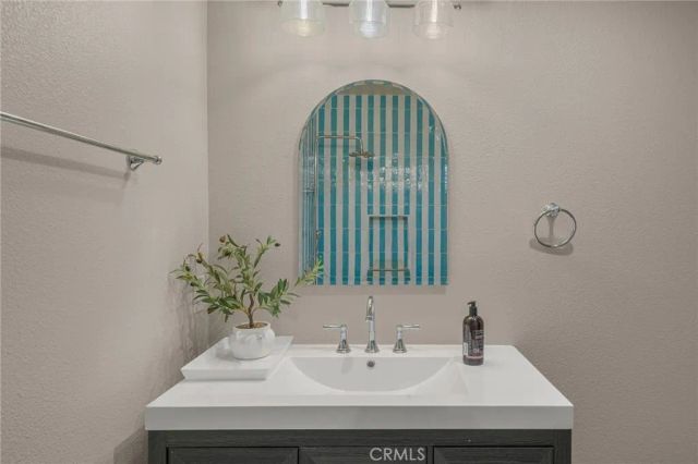 2057 Down, Riverside, CA 92507