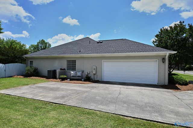 2836 Willowick Trail SE, Owens Cross Roads, AL 35763