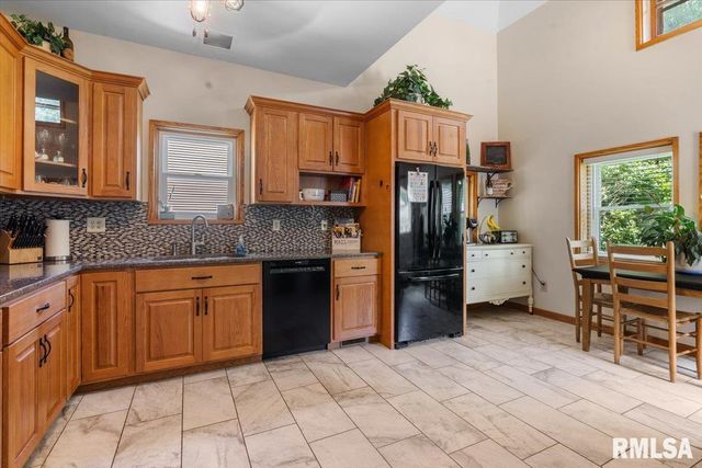 1330 S WHITTIER Avenue, Springfield, IL 62704