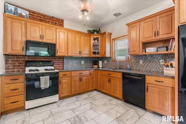 1330 S WHITTIER Avenue, Springfield, IL 62704