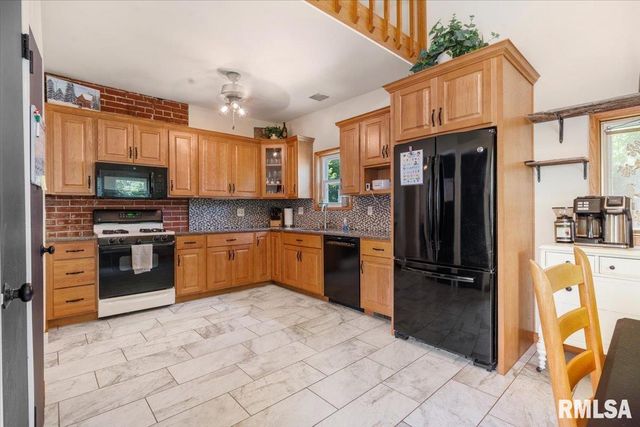1330 S WHITTIER Avenue, Springfield, IL 62704