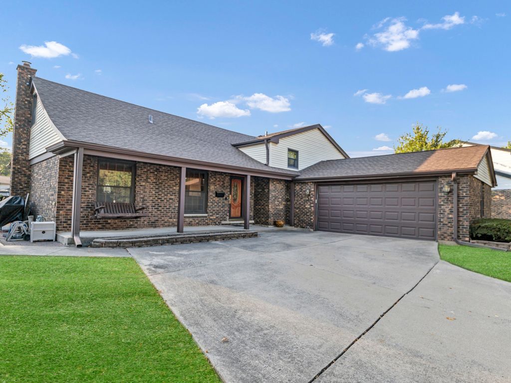 1306 E Best Drive, Arlington Heights, IL 60004