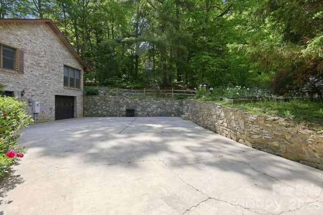 1 Mountain Heritage Place, Candler, NC 28715