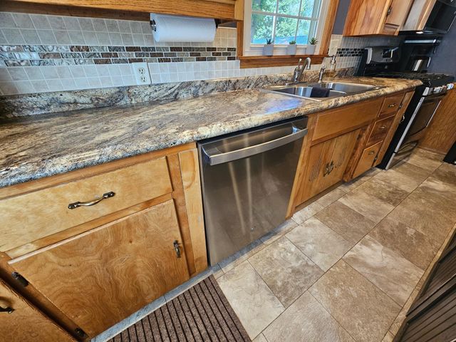 203 3rd Avenue E, Lamberton, MN 56152