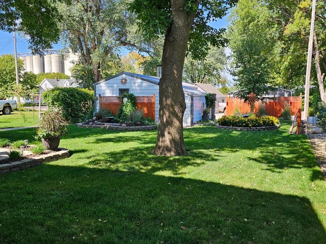 203 3rd Avenue E, Lamberton, MN 56152